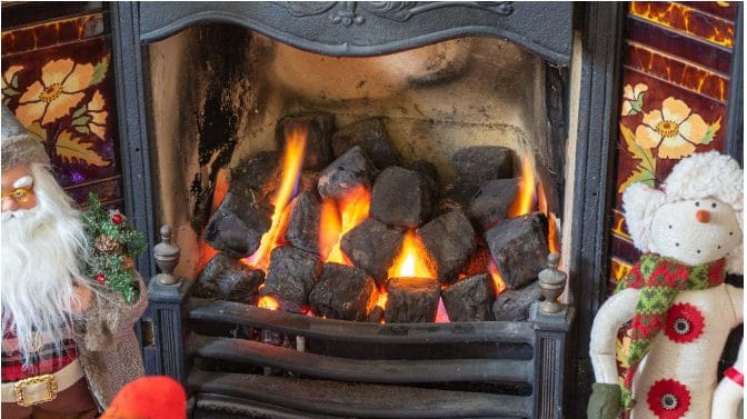 Step-by-Step Guide to Starting a Fire with Klin Dried Wood